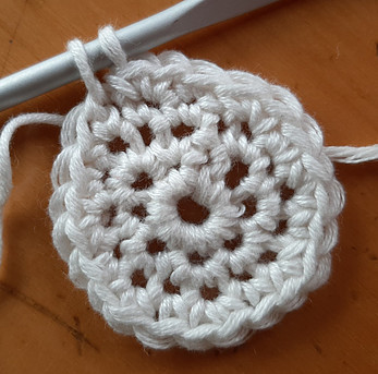 Learn how to crochet for beginners in rounds