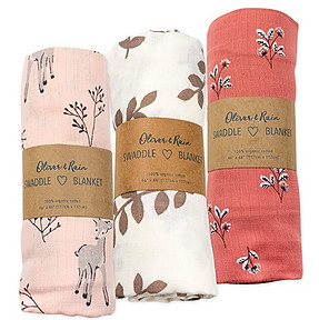 Oliver & Rain baby clothes range include swaddle blankets