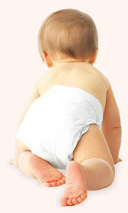 Baby crawling wearing one of the most natural disposable diapers from Kudos